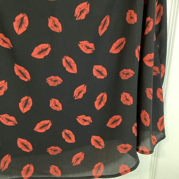 Torrid Women's Black Semi Sheer Cold Shoulder Top Blouse Red Lips Size 0 - Picture 4 of 8